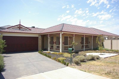 Captivating Family Space With Land To Spare. Picture