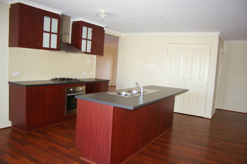 Captivating Family Space With Land To Spare. Picture 2