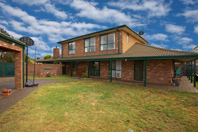 Great Family Living and Entertaining. Picture 2