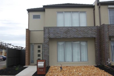 MODERN TOWNHOUSE IN PERFECT LOCATION!!! Picture