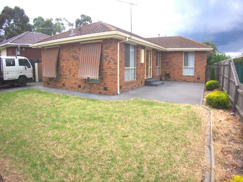 THIS ONE'S JUST RIGHT! Picture 1