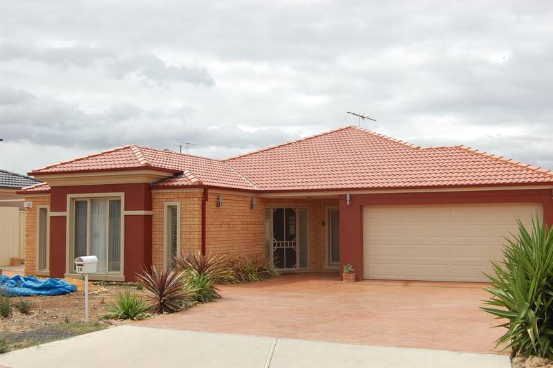 Spellbinding charm with a Family Heart Picture 1