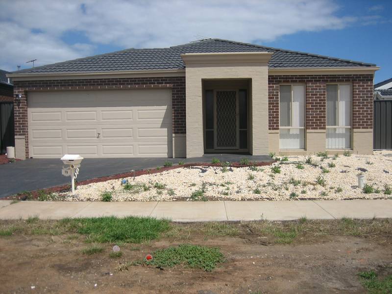 DONT MISS OUT ON THIS MODERN HOME!!! Picture 1