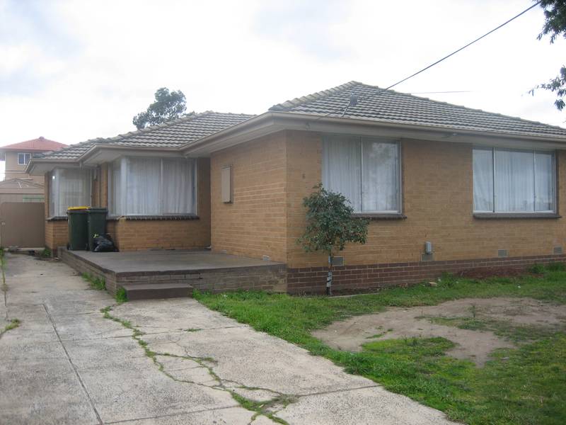 LOCATION LOCATION!! Picture 1