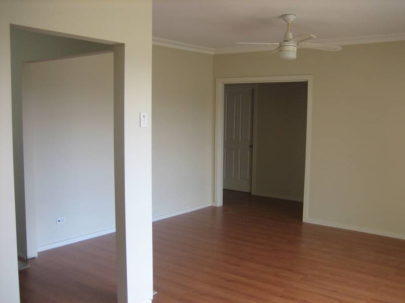 Fully Renovated home in the heart of St Albans!! Picture 3