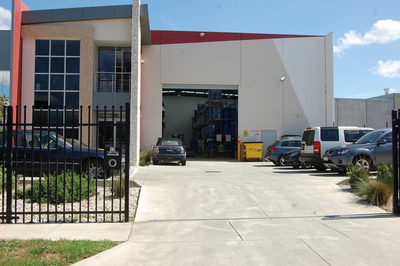 Ultra Modern Classy Warehouse. Picture 3