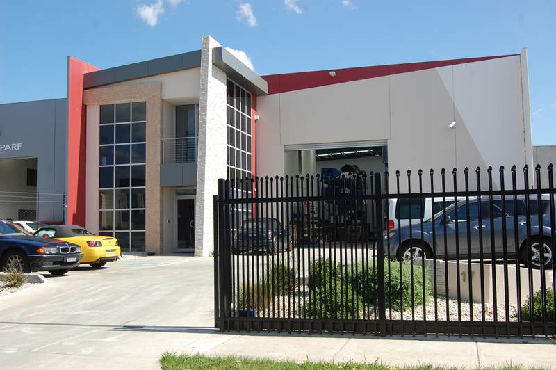 Ultra Modern Classy Warehouse. Picture 1