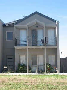 EXECUTIVE LIVING - MODERN DELIGHT! Picture