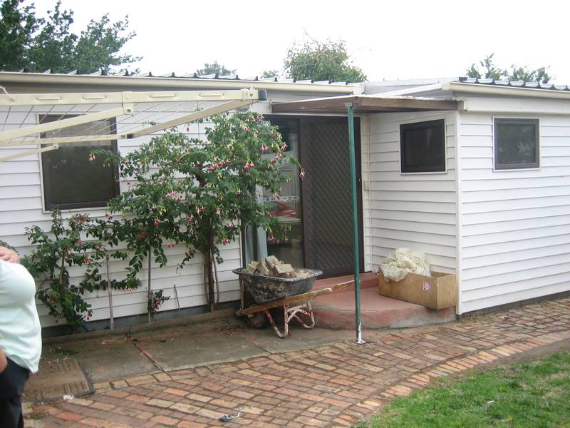 One bedroom flat with all bills included!! Picture 1