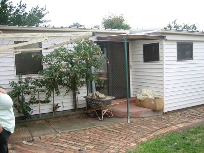 One bedroom flat with all bills included!! Picture