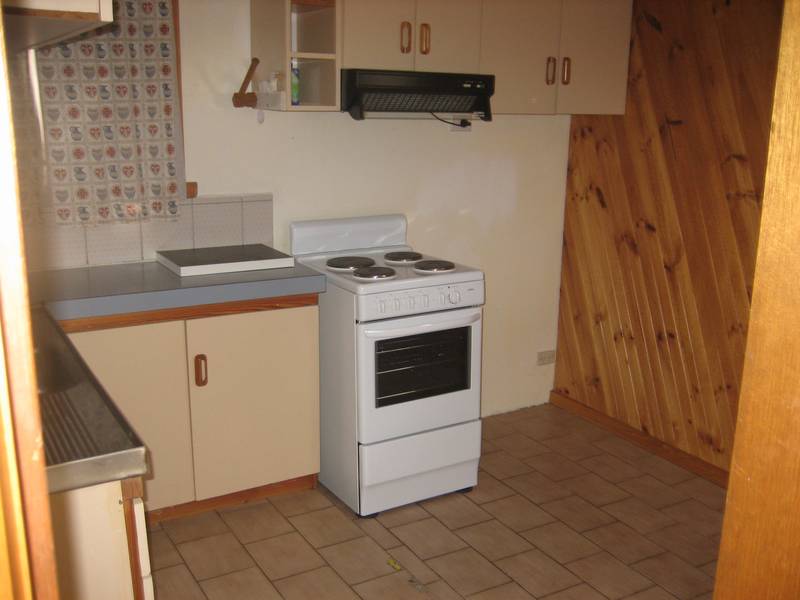 One bedroom flat with all bills included!! Picture 2