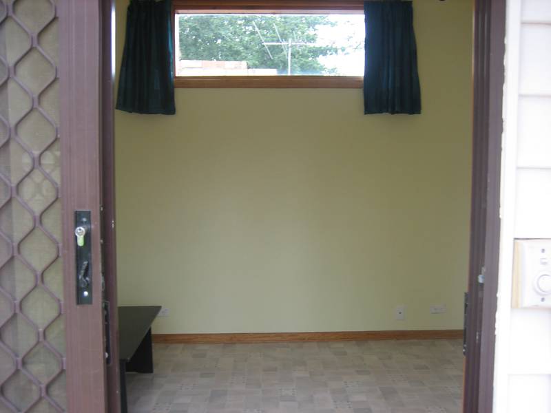 One bedroom flat with all bills included!! Picture 3
