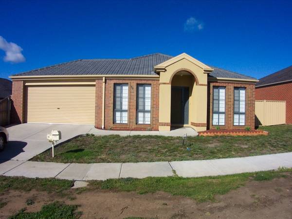 Spacious 4 Bedroom Plus Study Home Picture 1