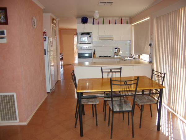 Ideal Family Living Picture