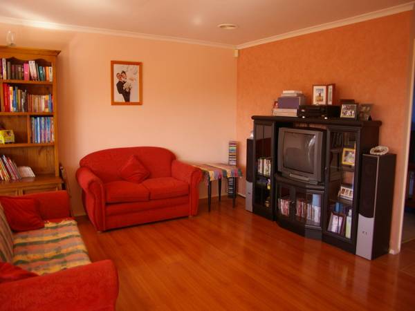 Ideal Family Living Picture