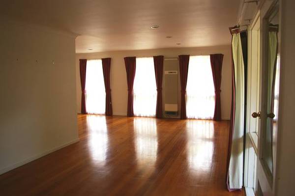 Perfect Location!!!! Picture 3