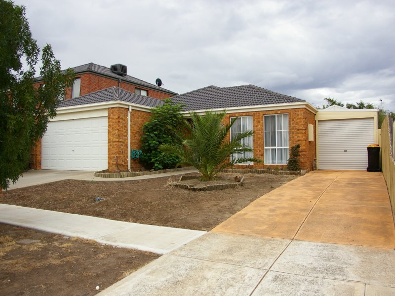 SPACIOUS FAMILY HOME!!! Picture 1
