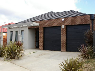 MODERN & LOW MAINTENANCE. GREAT ENTERTAINER! Picture MODERN & LOW MAINTENANCE. GREAT ENTERTAINER! Picture