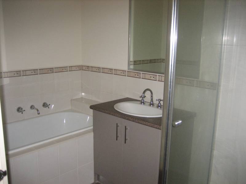 MODERN TOWNHOUSE IN PERFECT LOCATION!!! Picture MODERN TOWNHOUSE IN PERFECT LOCATION!!! Picture