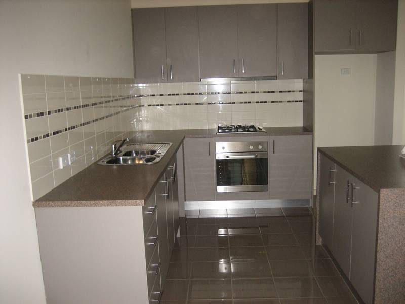 MODERN TOWNHOUSE IN PERFECT LOCATION!!! Picture MODERN TOWNHOUSE IN PERFECT LOCATION!!! Picture