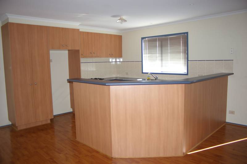 Walking Distance To Everything!!!! Picture 2