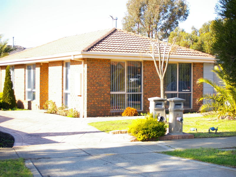 COSY 3 BEDROOM UNIT Picture 1