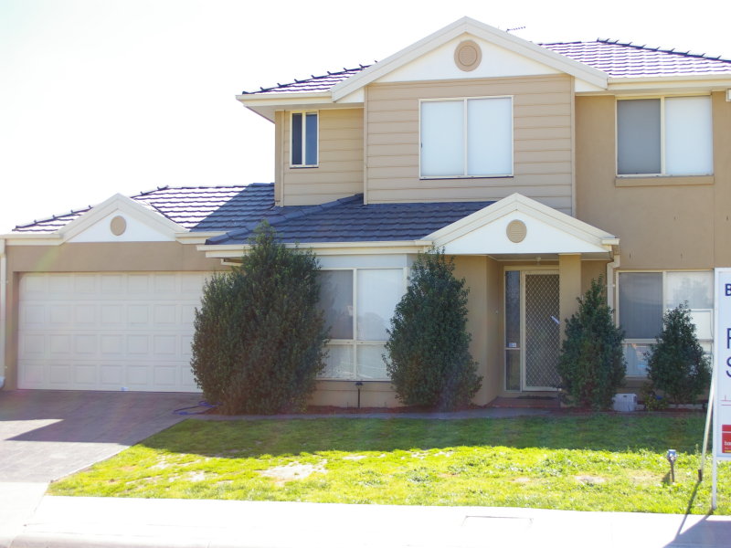 3 BEDROOM TOWNHOUSE Picture 1