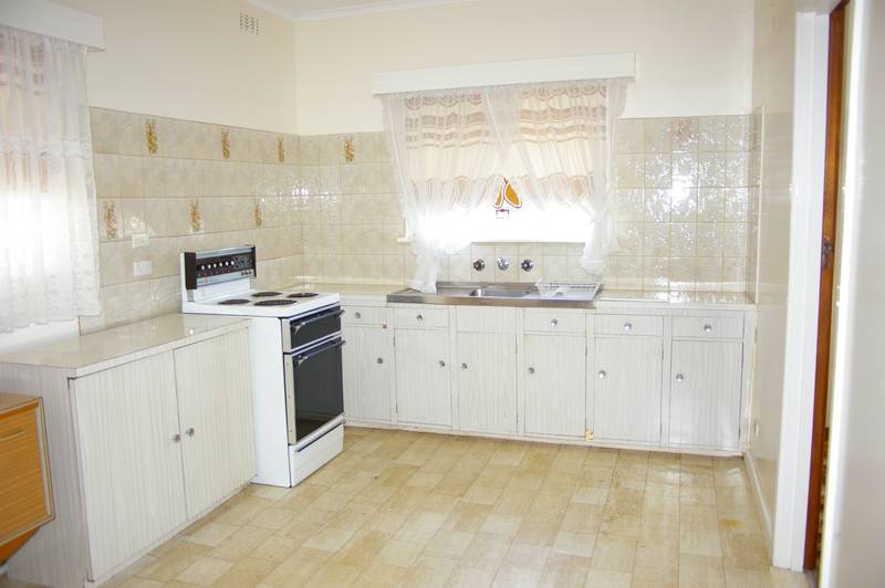 Conveniently Located & Well presented!!!! Picture 2