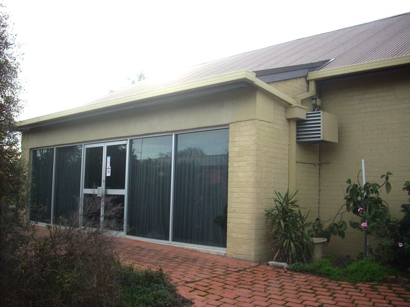 IMPRESSIVE BUILDING Picture 2