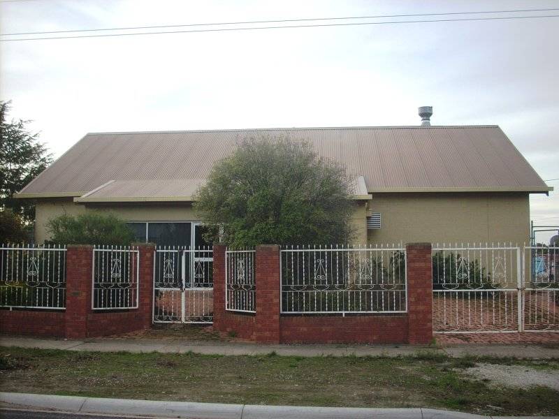 IMPRESSIVE BUILDING Picture 1