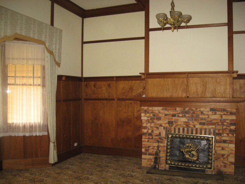 BEAUTIFUL COUNTRY SETTING LOCATED ON THE OUTSKIRTS OF HORSHAM Picture 3