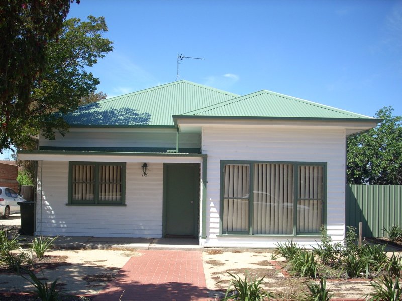 CENTRAL 3 BEDROOM HOME Picture 1