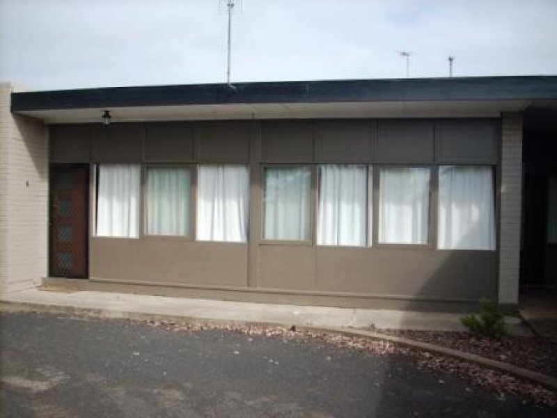 Central One Bedroom Townhouse Picture 1