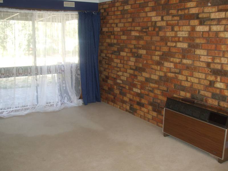 LARGE 4 BEDROOM HOME Picture