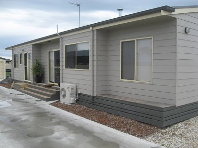 NEAT WEATHERBOARD HOME - WELL PRESENTED Picture