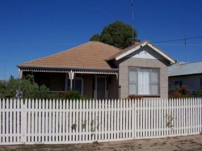 WELL LOCATED NEAT 2 BEDROOM HOME Picture WELL LOCATED NEAT 2 BEDROOM HOME Picture