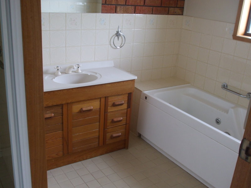 UNDER OFFER - UNDER CONTRACT Picture 3