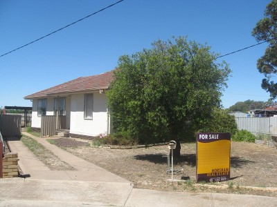 UNDER OFFER/ UNDER CONTRACT Picture