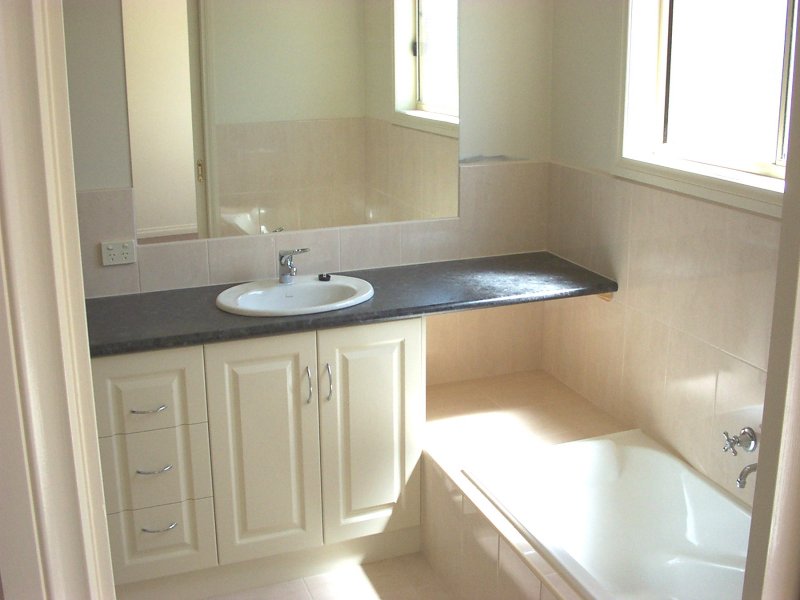 UNDER OFFER / UNDER CONTRACT Picture 3