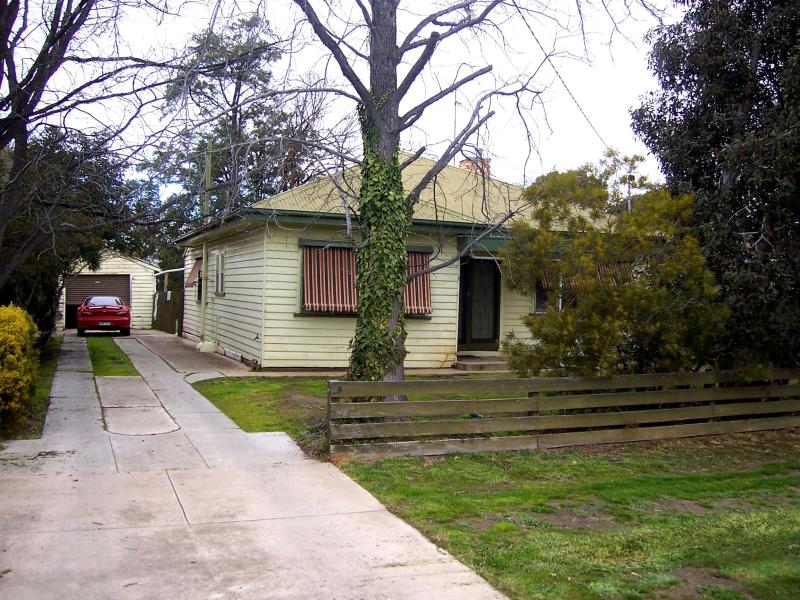 UNDER OFFER / UNDER CONTRACT Picture 1