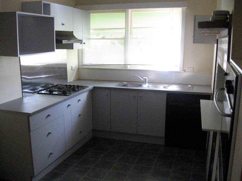 UNDER OFFER / UNDER CONTRACT Picture 2