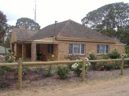 QUIET RURAL LIVING IN GOROKE Picture 1