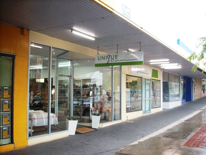 BEST LOCATION IN TOWN AVAILABLE FOR LEASE Picture 2