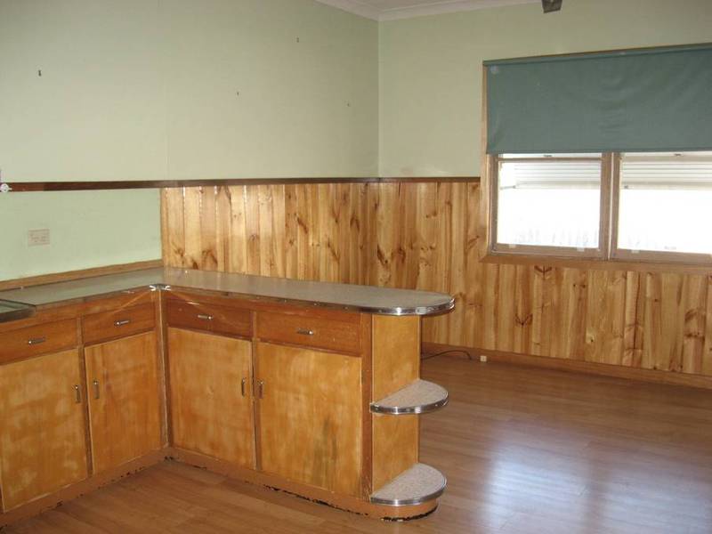 HOUSE ON ACRES AT WAIL Picture