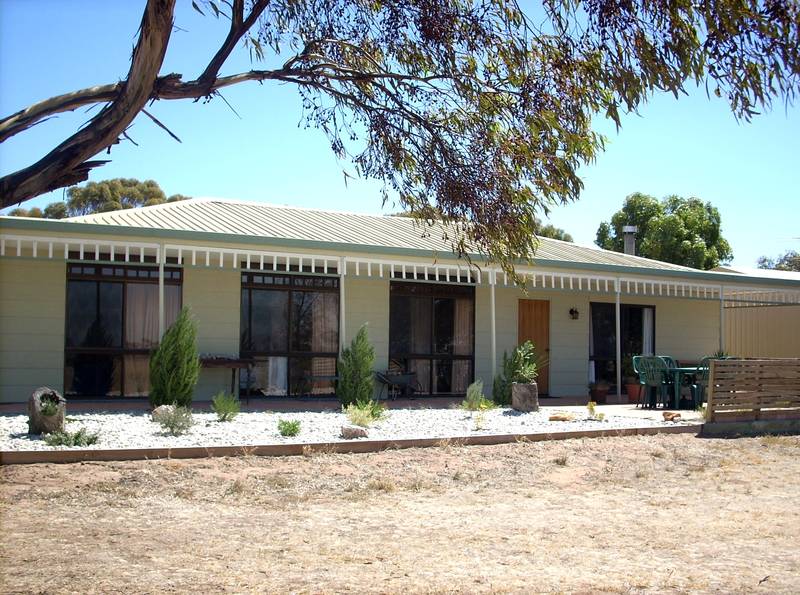 MOUNTAIN VIEWS Picture 1