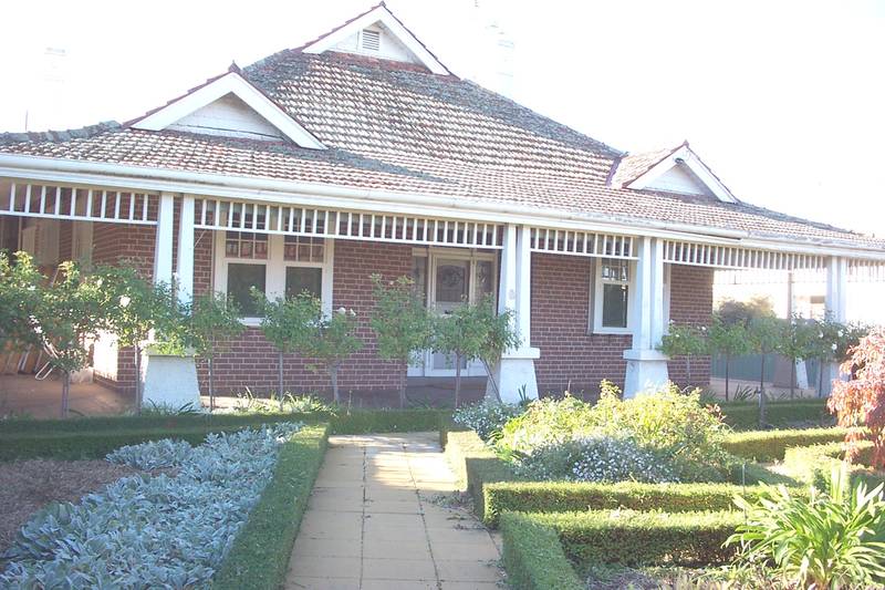 CONSULTING SUITE FOR LEASE Picture 1