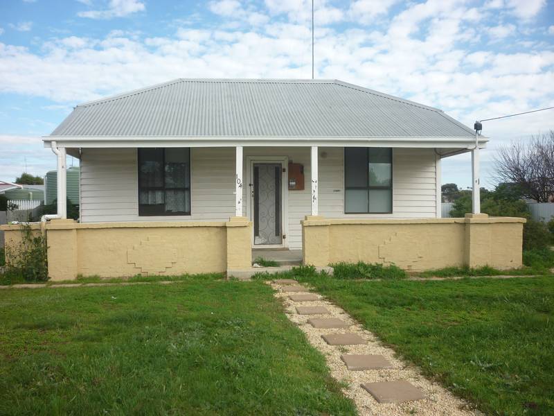 CLOSE TO CBD Picture 1