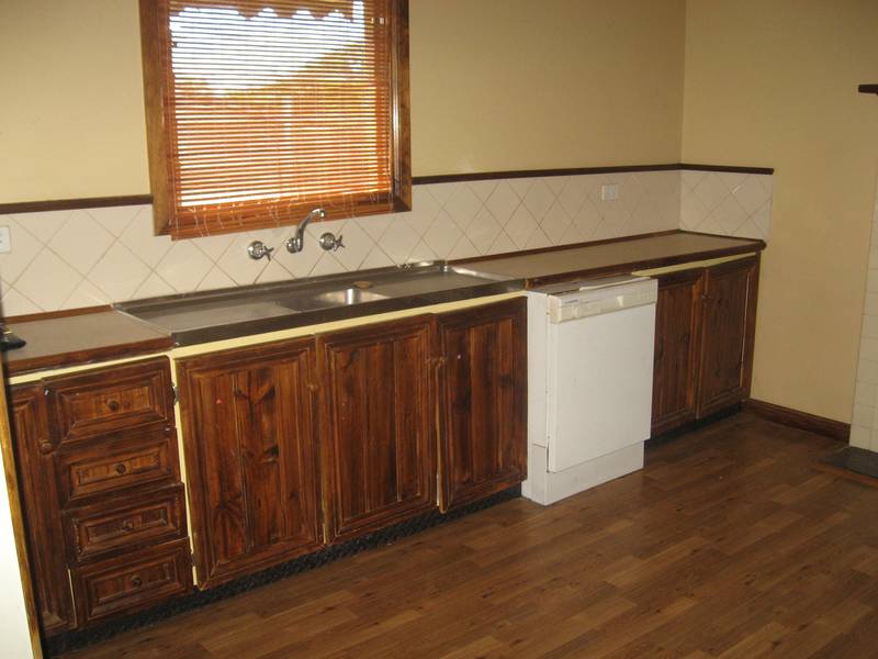 FAMILY HOME CLOSE TO CBD Picture 3