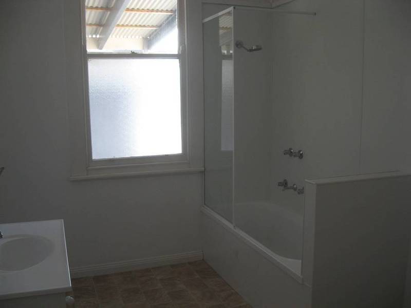 LOVELY RENOVATED 3 BEDROOM HOME Picture 3