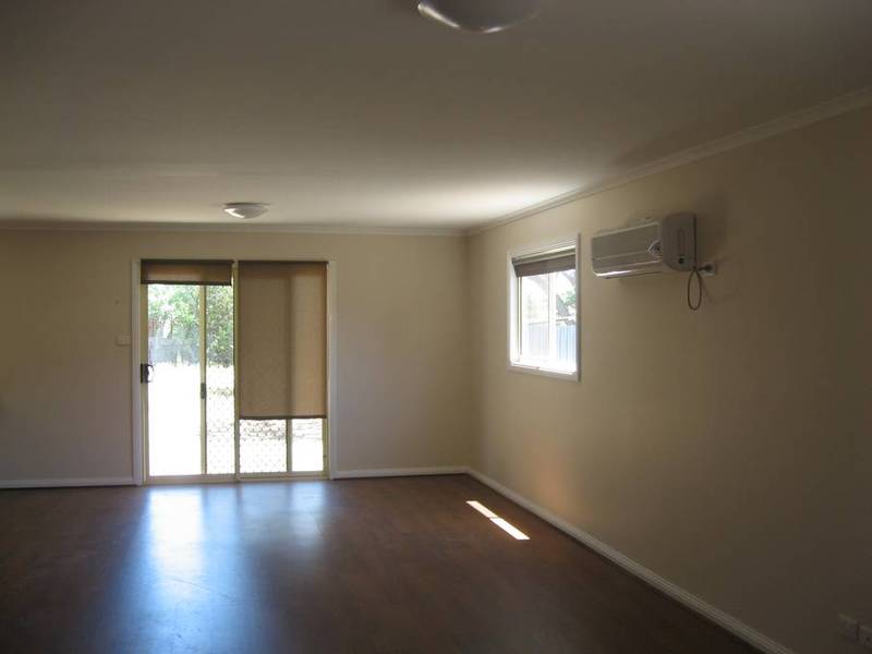 LOVELY RENOVATED 3 BEDROOM HOME Picture 2